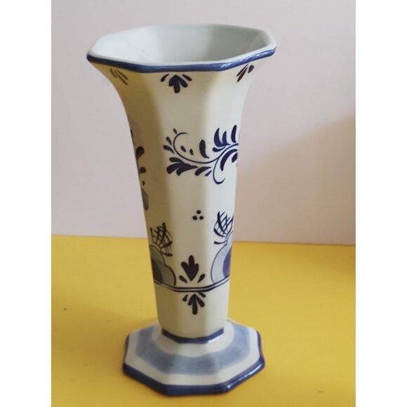 Vintage large 8.5" Delft Hand Painted Blue & White Vase - Picture 11 of 12